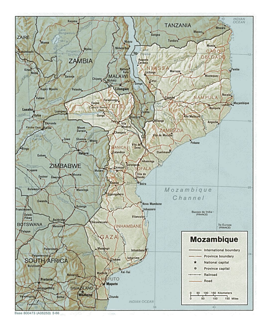 Detailed political and administrative map of Mozambique with relief, roads, railroads and major cities - 1986