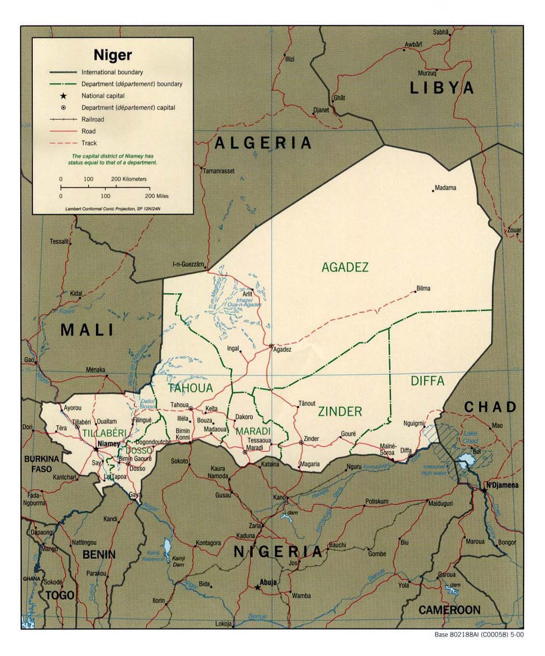 Detailed political and administrative map of Niger with roads, railroads and major cities - 2000