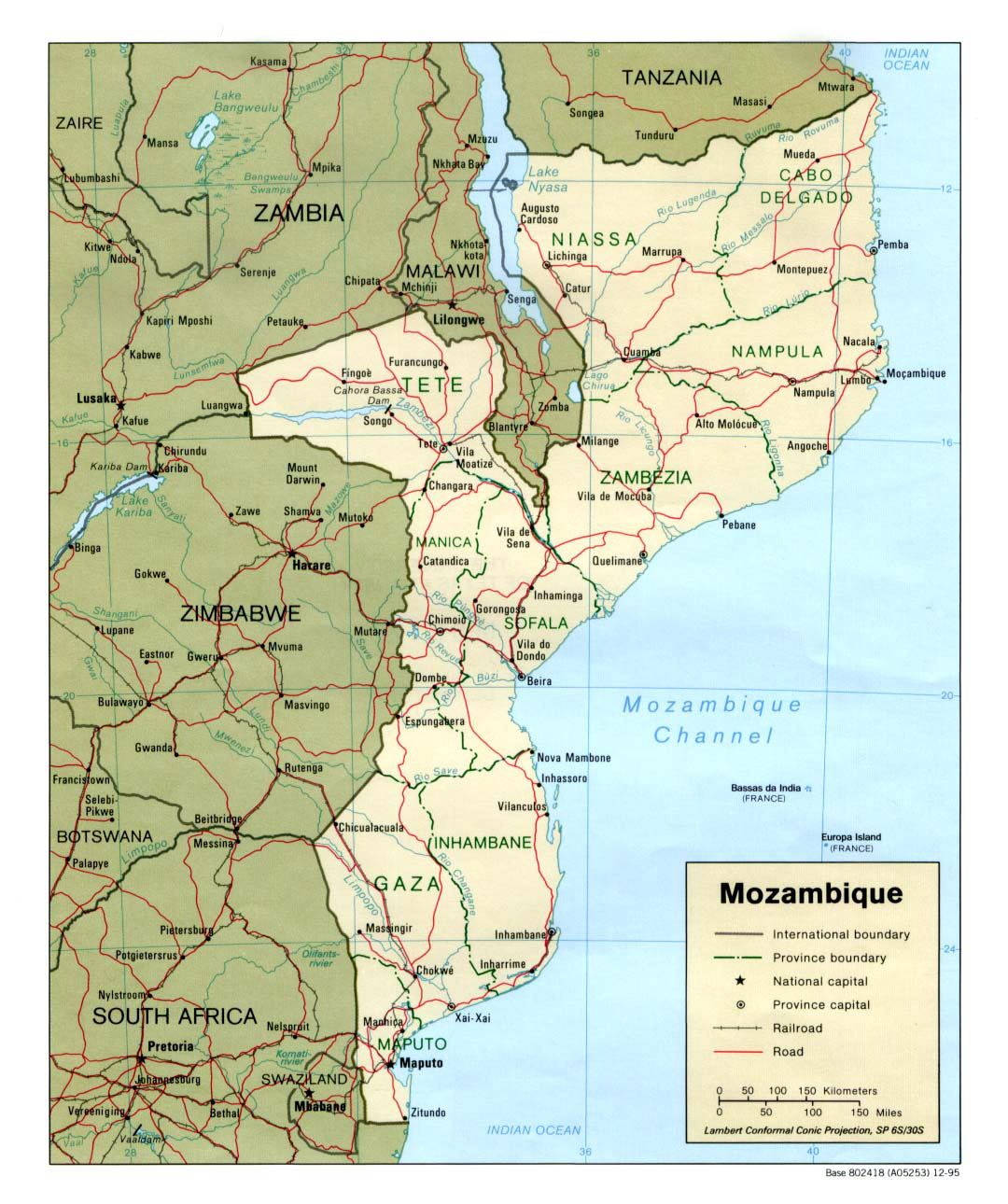 Detailed political and administrative map of Mozambique with roads, railroads and major cities - 1995