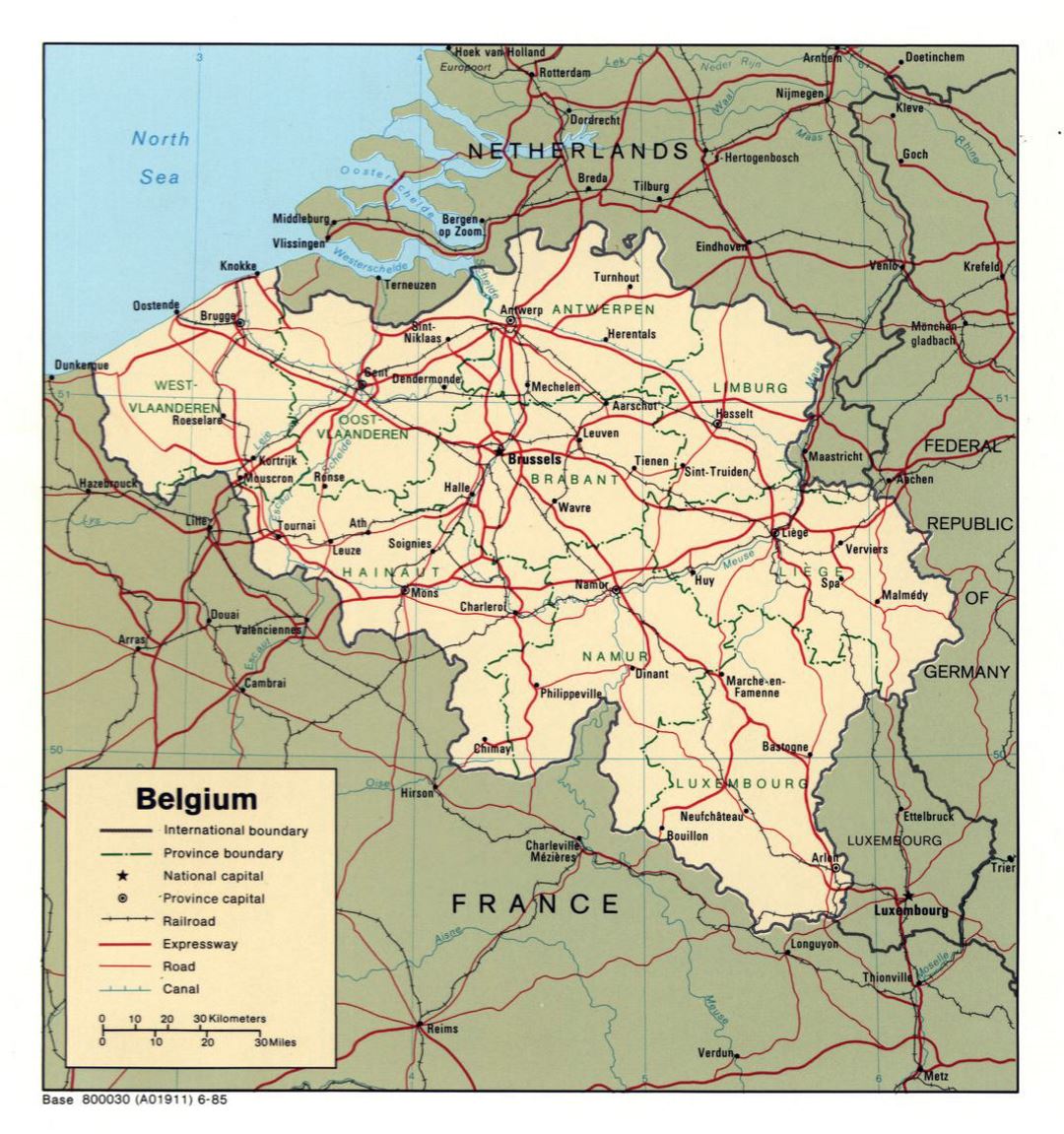 Large political and administrative map of Belgium with roads and major cities - 1985